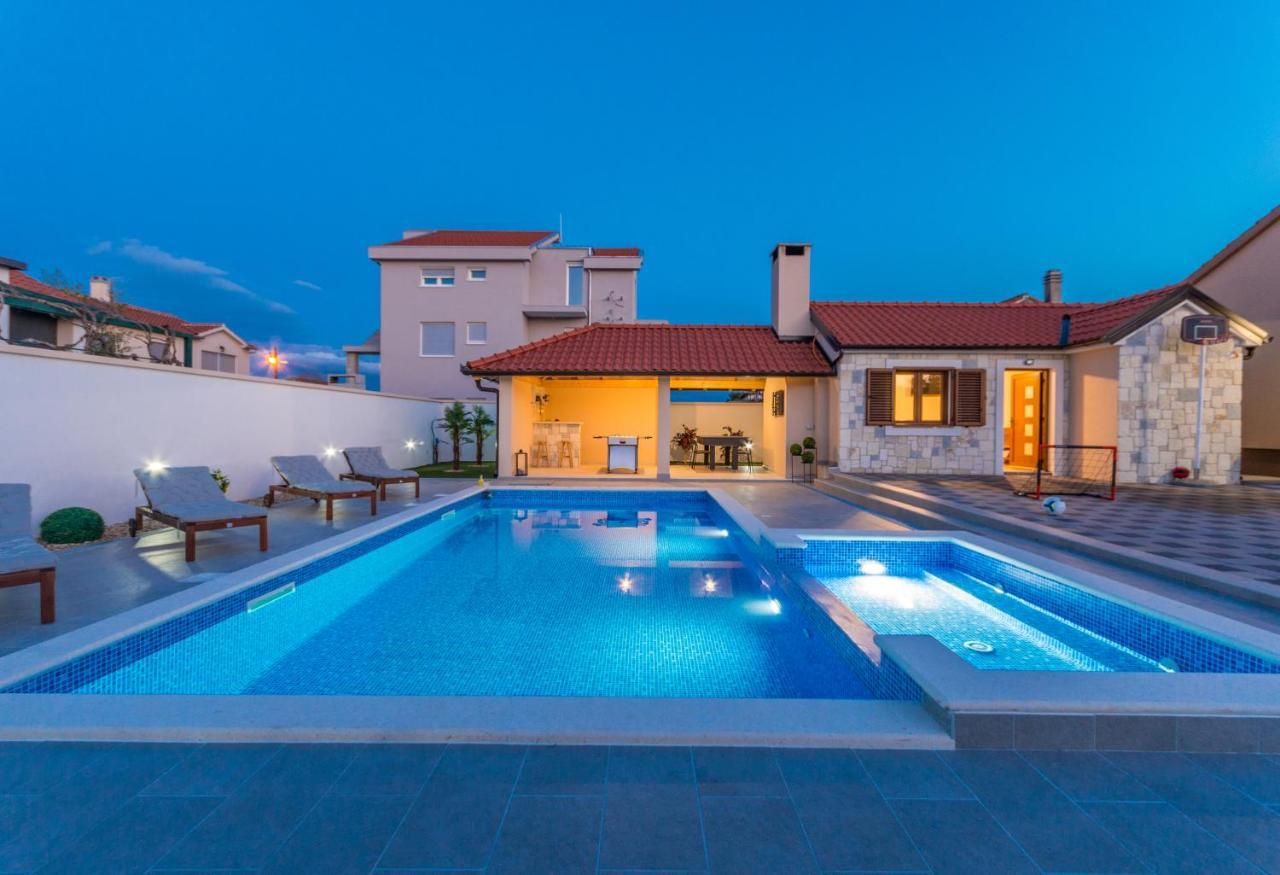 Villa Lucija 비오그라드나모루 외부 사진